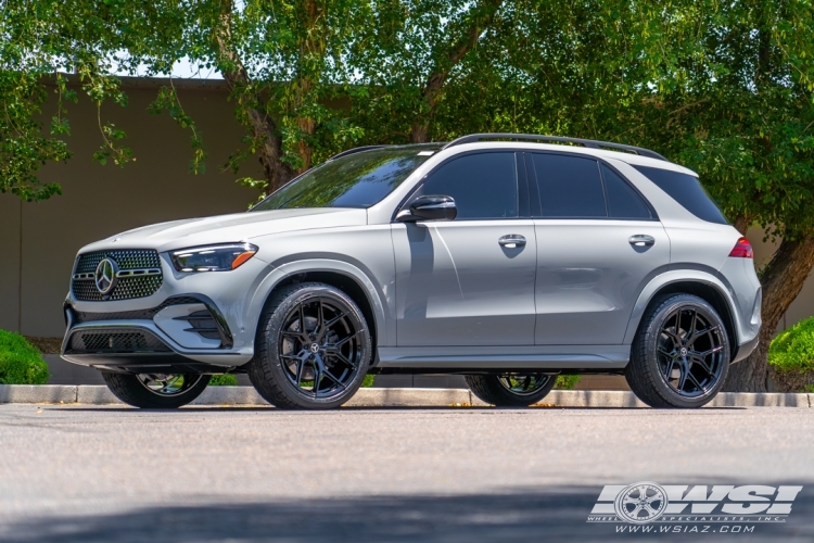 2024 Mercedes-Benz GLE/ML-Class with 22" Vossen HF-5 in Gloss Black wheels