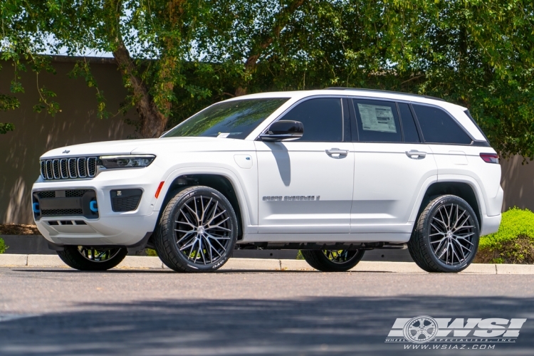 2023 Jeep Grand Cherokee with 22" Lexani Aries in Gloss Black Machined wheels