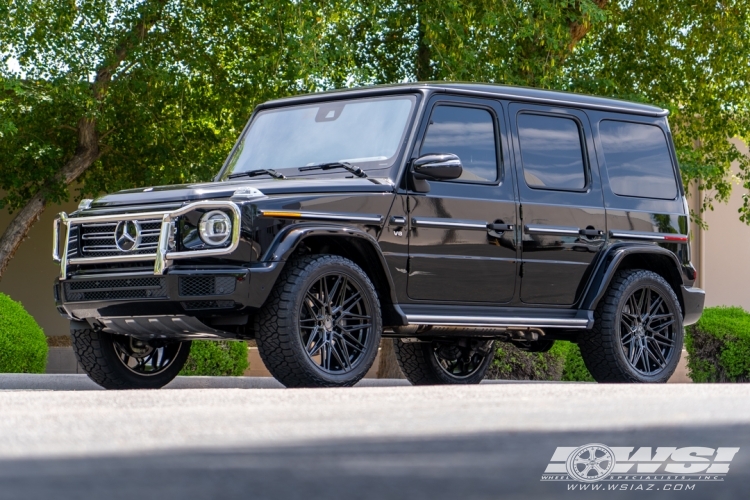 2023 Mercedes-Benz G-Class with 22" Vossen HF-7 in Gloss Black wheels