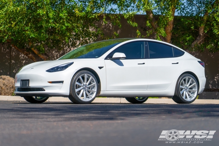 2022 Tesla Model 3 with 20" Koko Kuture Kapan in Gloss Silver wheels