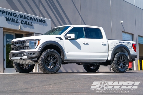 2023 Ford F-150 with 22" Vossen HF6-4 in Gloss Black wheels