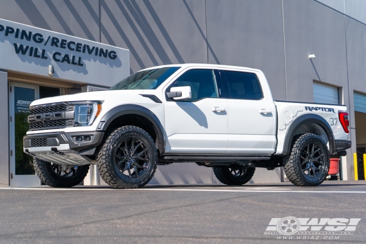 2023 Ford F-150 with 22" Vossen HF6-4 in Gloss Black wheels