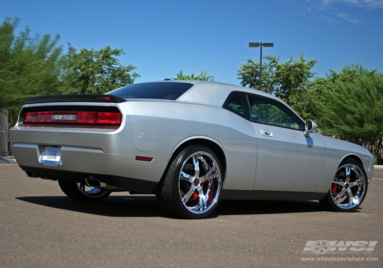 2009 Dodge Challenger with 22" Gianelle Qatar in Chrome wheels