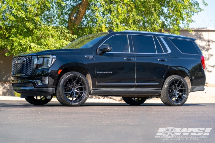 2023 GMC Yukon with 22" Vossen HF6-4 in Gloss Black Machined (Smoke Tint) wheels