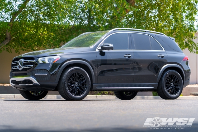 2022 Mercedes-Benz GLE/ML-Class with 20" Lexani Aries in Gloss Black wheels