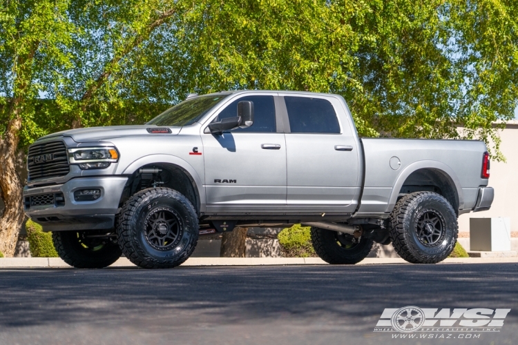 2022 Ram Pickup with 18" Method Race Wheels MR312 in Matte Black wheels