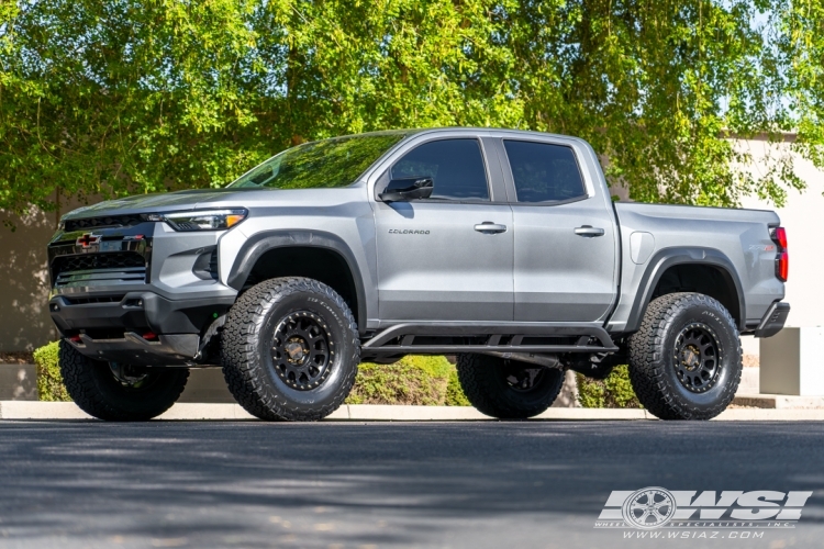 2024 Chevrolet Colorado with 17" Method Race Wheels MR305 NV in Matte Black wheels