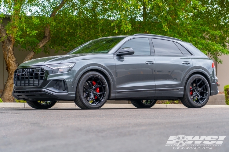 2022 Audi SQ8 with 22" Vossen HF-5 in Gloss Black wheels
