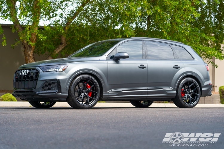2022 Audi SQ7 with 22" Vossen HF-5 in Gloss Black wheels