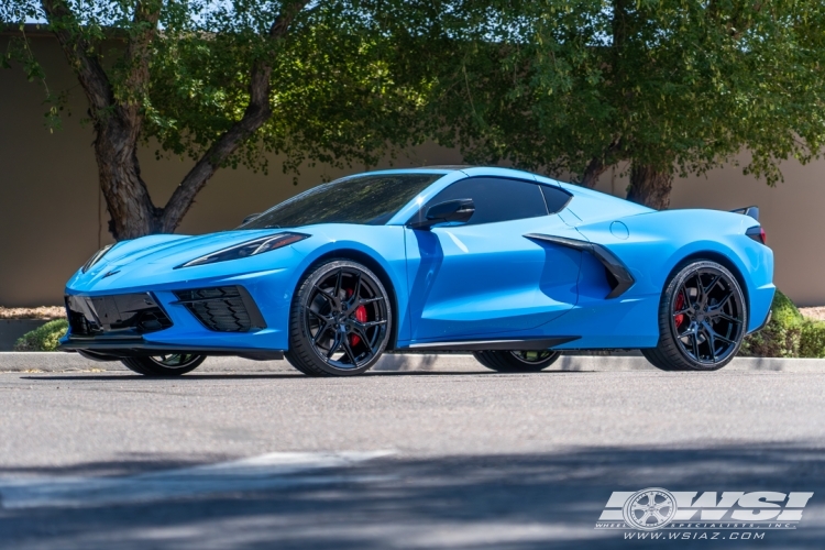 2023 Chevrolet Corvette with 21" Vossen HF-5 in Gloss Black wheels