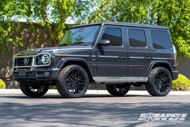 2021 Mercedes-Benz G-Class with 22" Vossen HF-7 in Gloss Black wheels