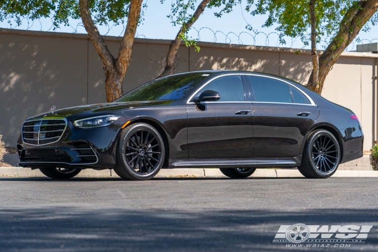 2022 Mercedes-Benz S-Class with 20" Gianelle Verdi in Gloss Black wheels