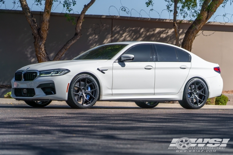 2021 BMW M5 with 21" Vossen HF-5 in Satin Black wheels