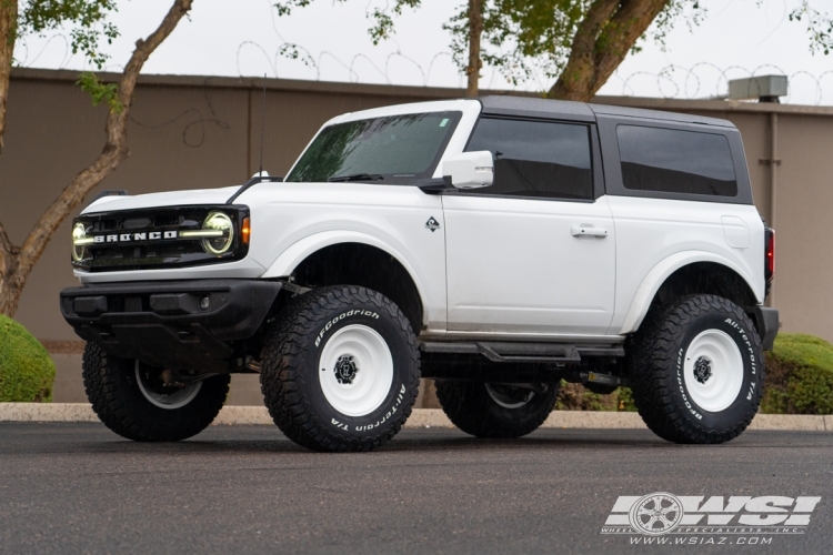2023 Ford Bronco with 17" Black Rhino Solid in Gloss White wheels