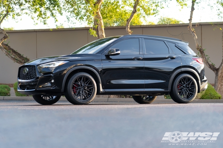 2023 Infiniti QX50 with 20" Vossen HF-7 in Gloss Black wheels