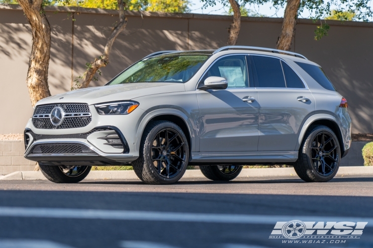 2024 Mercedes-Benz GLE/ML-Class with 22" Vossen HF-5 in Gloss Black wheels