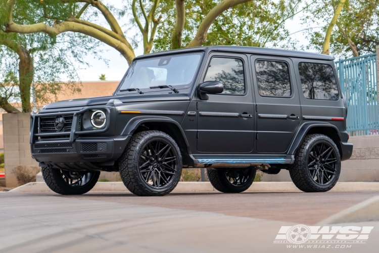 2024 Mercedes-Benz G-Class with 22" Vossen HF-7 in Gloss Black wheels