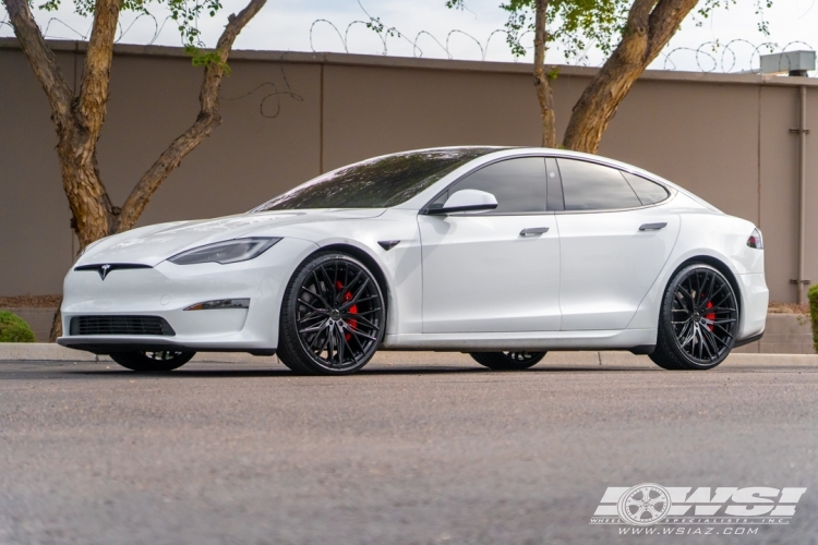 2023 Tesla Model S with 22" Lexani Aries in Gloss Black wheels