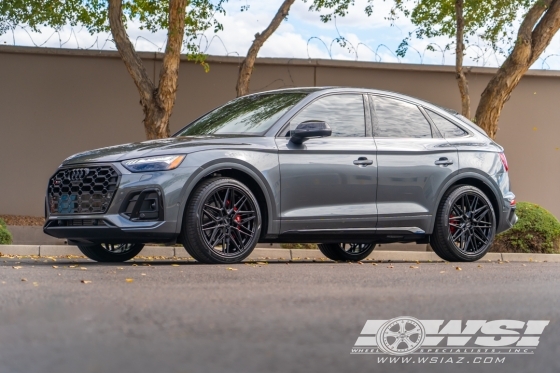 2024 Audi SQ5 with 21" Vossen HF-7 in Gloss Black wheels