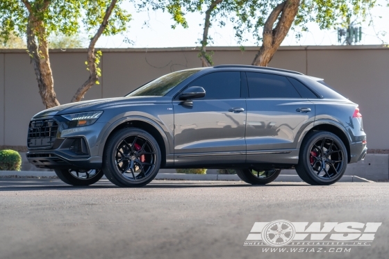 2023 Audi Q8 with 22" Vossen HF-5 in Gloss Black wheels