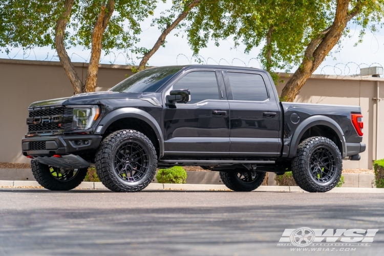 2023 Ford F-150 with 22" Vossen HFX-1 in Gloss Black wheels