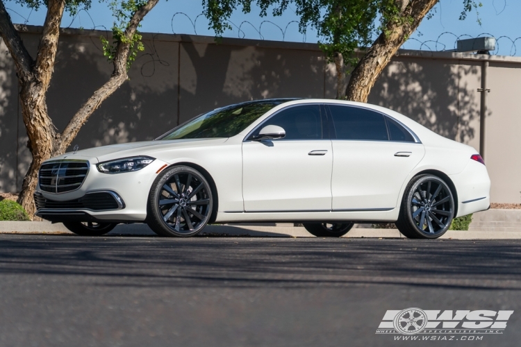 2023 Mercedes-Benz S-Class with 22" Koko Kuture Kapan in Gloss Black wheels