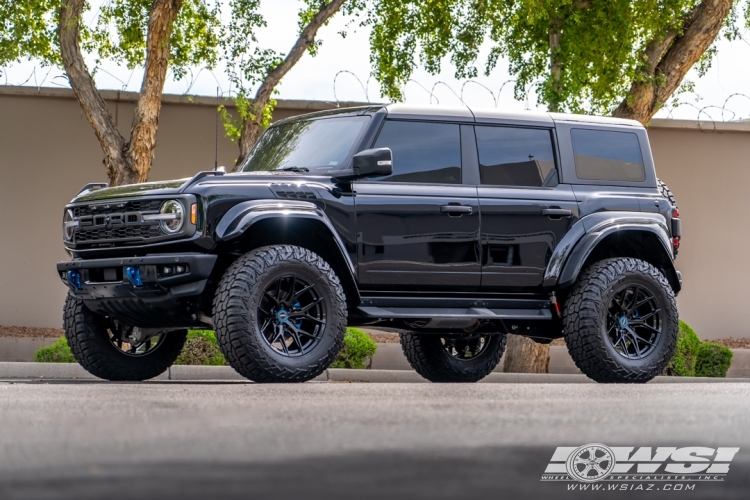 2024 Ford Bronco with 20" Vossen HF6-4 in Gloss Black wheels