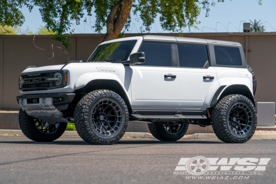 2024 Ford Bronco with 22" Vossen HFX-1 in Tinted Gloss Black wheels