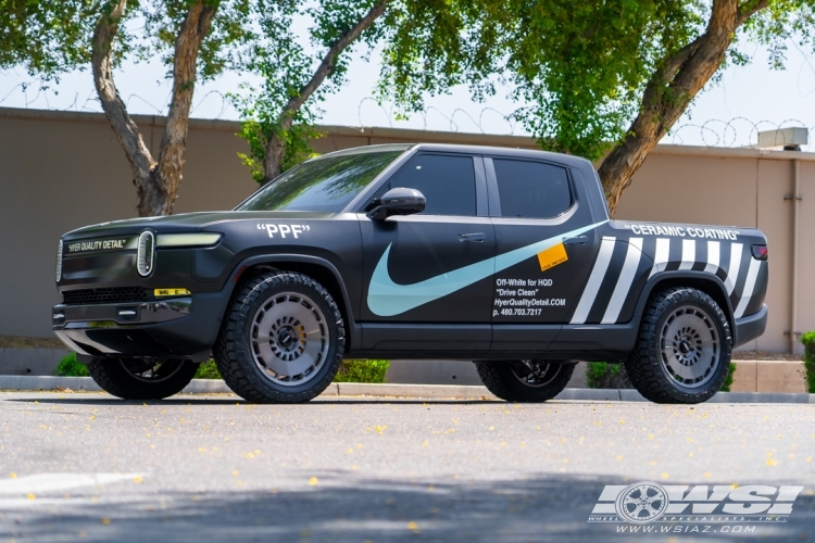 2022 Rivian R1T with 22" Rotiform CCV in Matte Black wheels