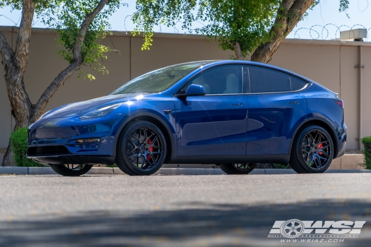 2023 Tesla Model Y with 21" MRR FS01 in Gloss Black wheels