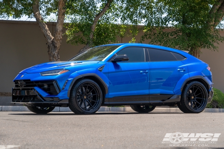 2023 Lamborghini Urus with 23" AL13 D010 in Custom wheels