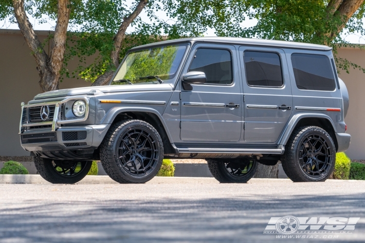 2021 Mercedes-Benz G-Class with 22" Vossen HFX-1 in Gloss Black wheels