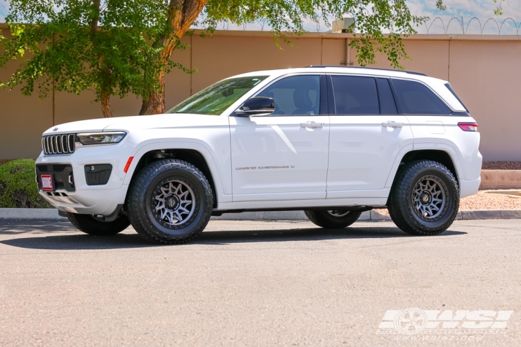 2024 Jeep Grand Cherokee with 18" Lock Off-Road Lunatic in Matte Gunmetal (Black Ring) wheels