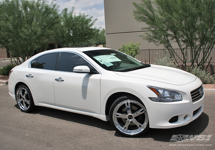 2009 Nissan Maxima with 20" Gianelle Qatar in Chrome wheels