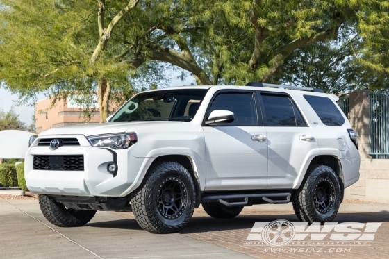 2022 Toyota 4-Runner with 17" Method Race Wheels MR312 in Matte Black wheels