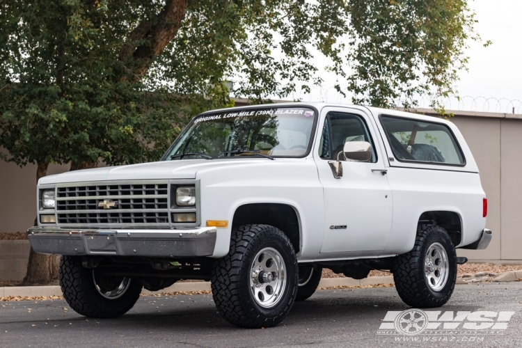 1990 Chevrolet K5 Blazer with 17" Pro Comp 69 Series Vintage in Polished wheels