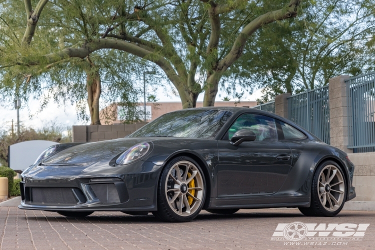 2018 Porsche 911 with 20"   in  wheels