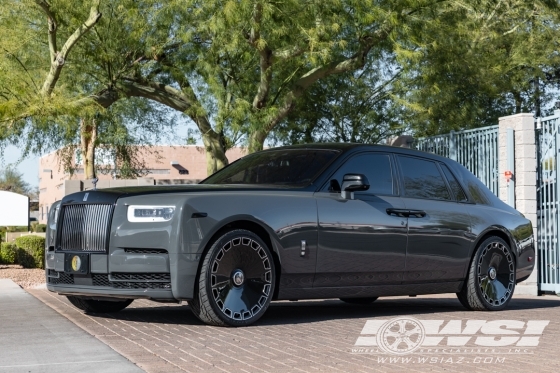 2019 Rolls-Royce Phantom with 24" Giovanna Dicotto in Gloss Black (covered cap) wheels
