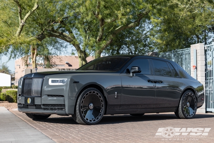 2019 Rolls-Royce Phantom with 24" Giovanna Dicotto in Gloss Black (covered cap) wheels