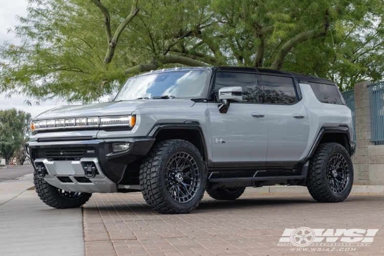 2025 GMC Hummer EV with 22" Vossen HFX-1 in Gloss Black wheels