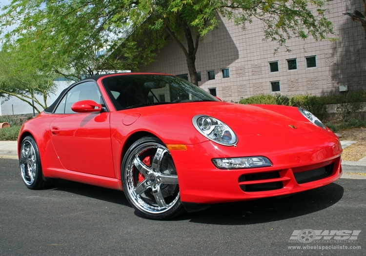 2007 Porsche 911 with 20" Maya DLS in Chrome wheels