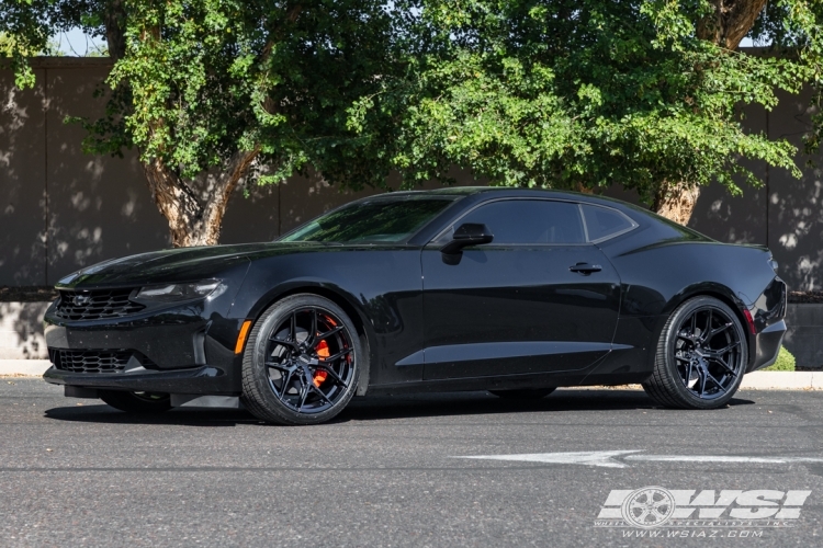 2023 Chevrolet Camaro with 20" Vossen HF-5 in Matte Gunmetal wheels