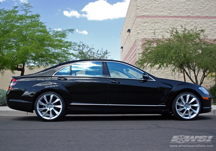 2007 Mercedes-Benz S-Class with 21" Lorinser RS8 in Silver wheels