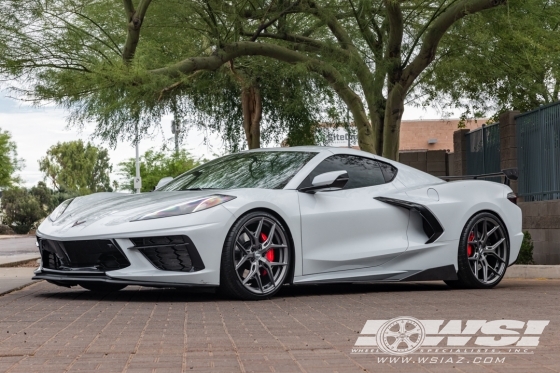 2020 Chevrolet Corvette with 21" Vossen HF-5 in Matte Gunmetal wheels