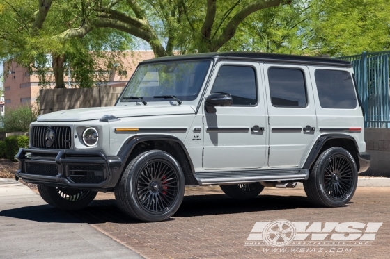 2022 Mercedes-Benz G-Class with 22" Gianelle Aria 21-22 in Gloss Black (optional spindle cap) wheels