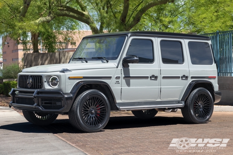 2022 Mercedes-Benz G-Class with 22" Gianelle Aria 21-22 in Gloss Black (optional spindle cap) wheels