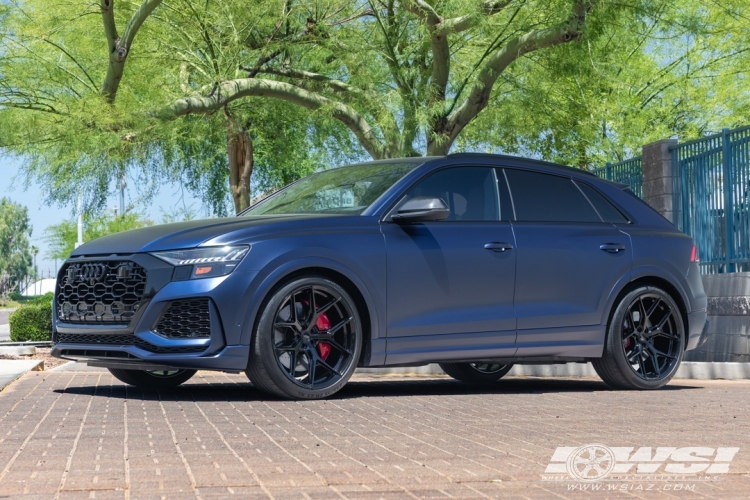 2023 Audi RS Q8 with 23" Vossen HF-5 in Gloss Black wheels