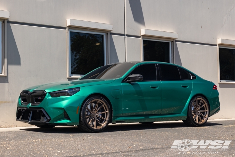 2025 BMW M5 with 22" Vossen HFX-2 in Raw wheels