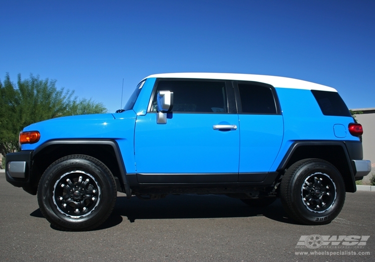 2007 Toyota FJ Cruiser with 17" Ballistic Off Road 811-Hostel in Black (Matte) wheels