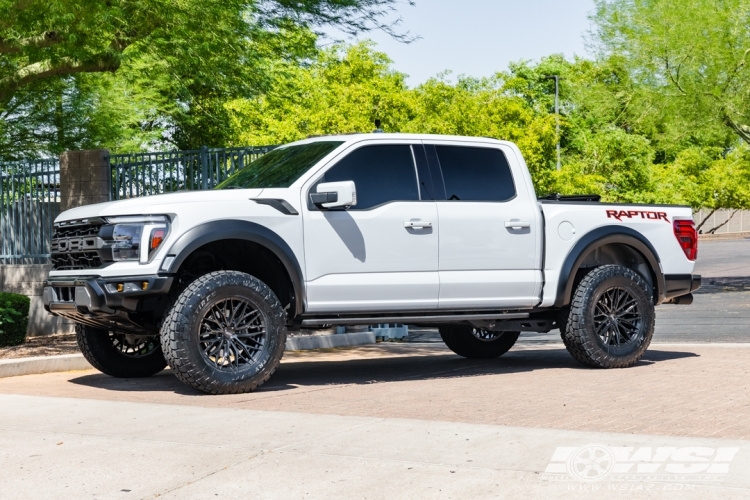 2025 Ford F-150 with 20" Vossen HFX-6 in Gloss Black wheels